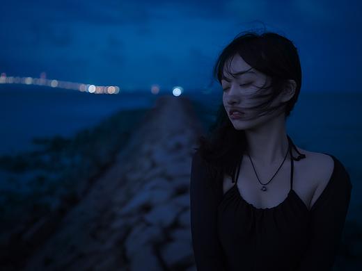 海邊溫柔的藍(lán)（個(gè)人主頁-ZNTYwMTMwOTY=） - 人像攝影 - 站酷設(shè)計(jì)師chuan_visions原創(chuàng)素材 - 站酷ZCOOL