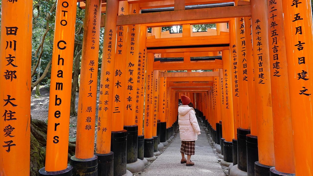 【京都】伏见稻荷大社千鸟居，瞥见那一缕橘色阳光（图ZMTk2OTc0MTgw） - 环境/建筑摄影 - 站酷设计师keke奇遇记原创素材 - 站酷ZCOOL