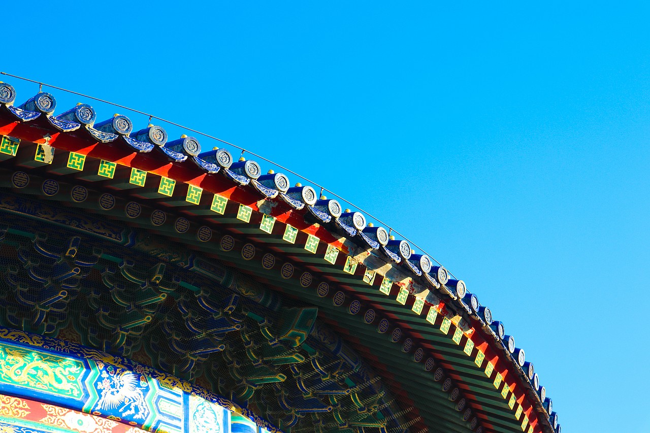 微风轻拂，阳光不燥，三月掠影去