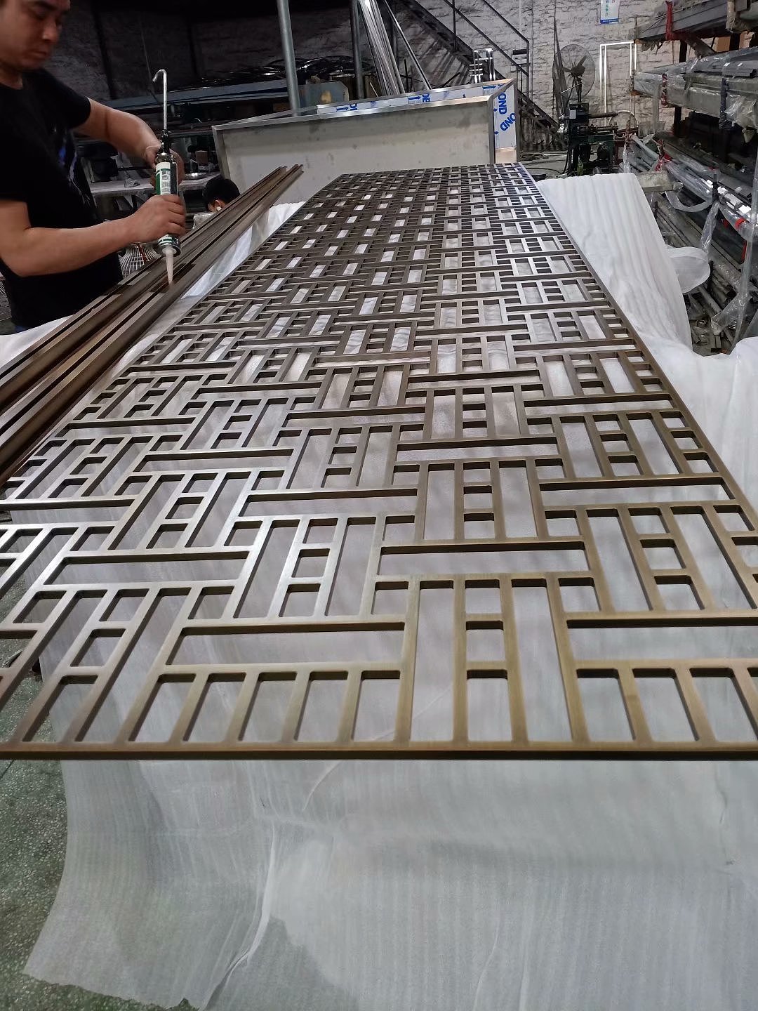 从古至今备受欢迎的青古铜不锈钢屏风（图ZMjUzNjYyMjk2） - 建筑设计 - 站酷设计师锢雅18566019743原创素材 - 站酷ZCOOL