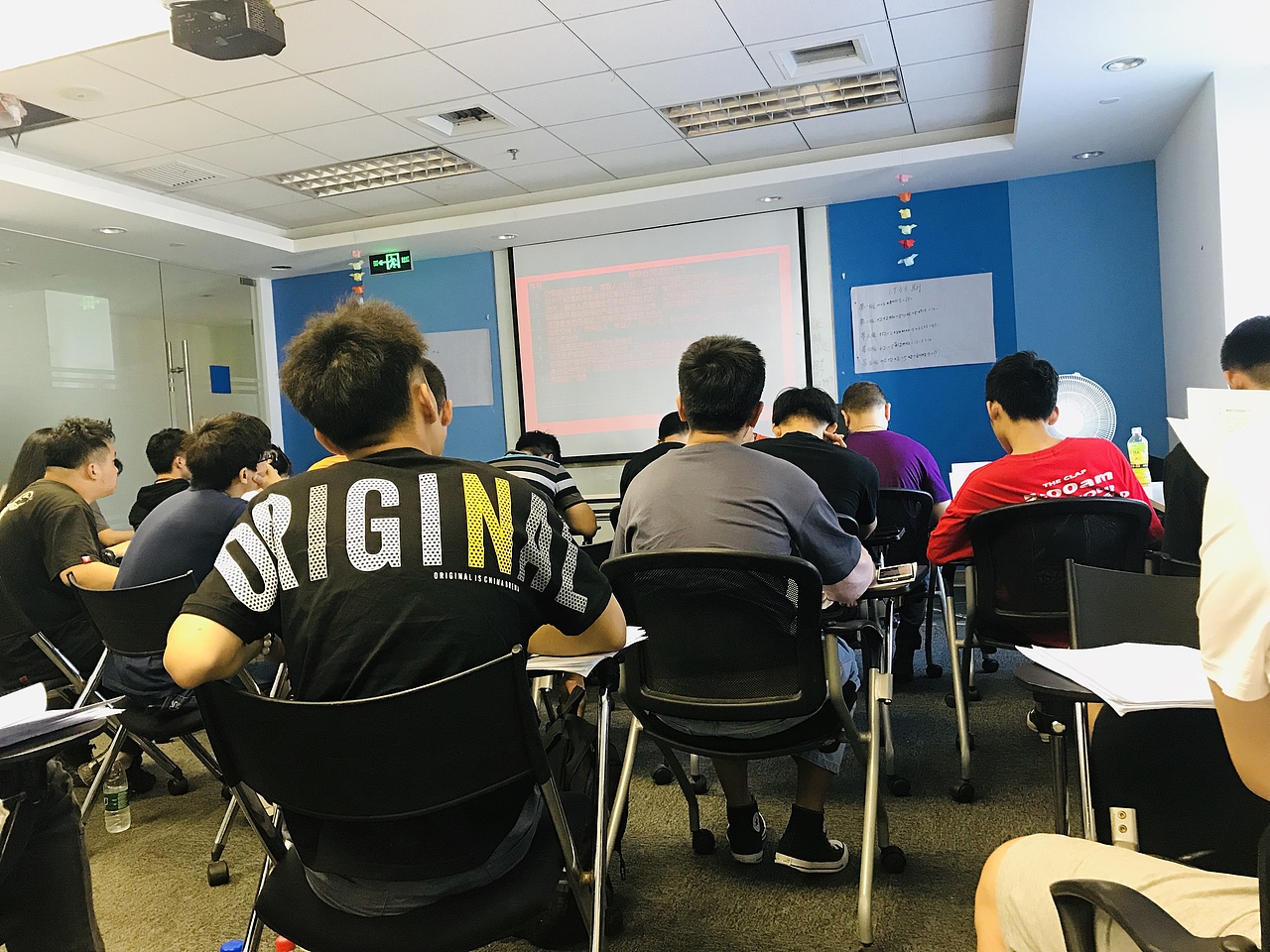 培训期间的"白领"们,大城市每一个年轻人的缩影