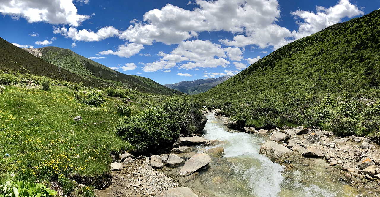 318国道旁,折多山一处