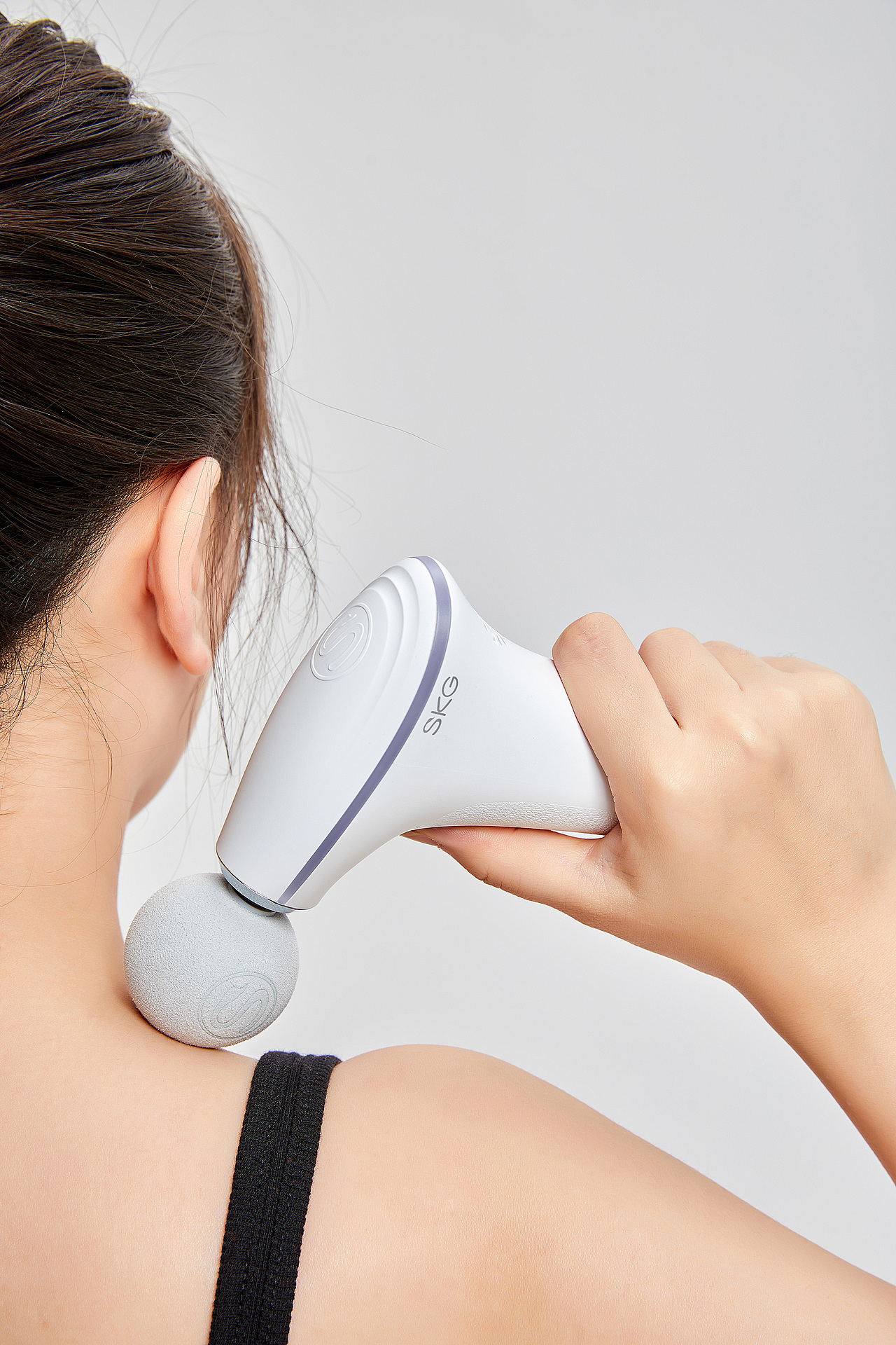 SKG筋膜枪模特图