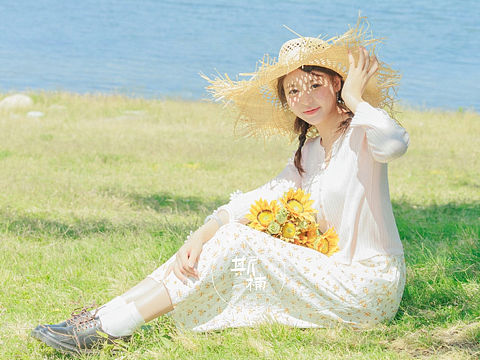 盛夏至，蝉声响，微风起