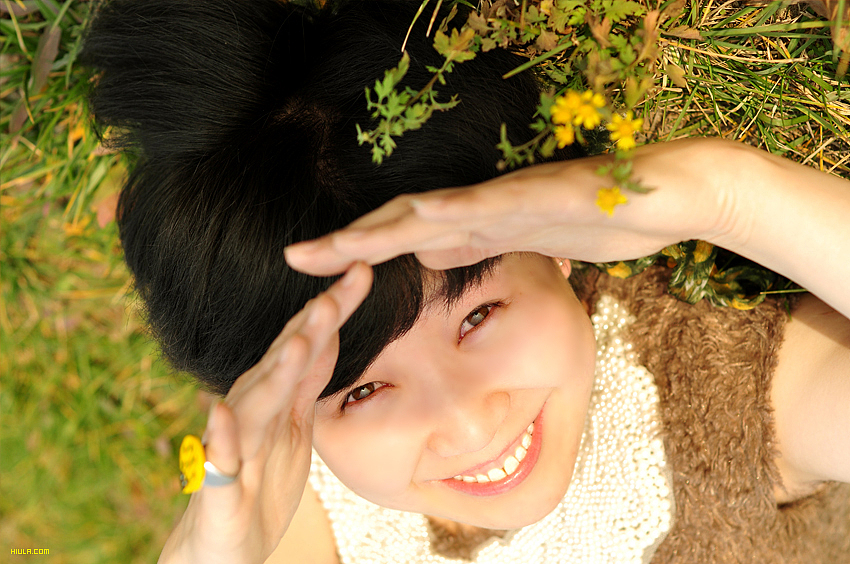 阳光下的弯月（图ZMjU0NTk0NA==） - 人像摄影 - 站酷设计师hiula原创素材 - 站酷ZCOOL