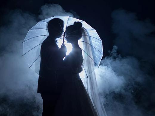 夜景逆光浪漫婚纱拍摄，让新人拥有一张独一无二的婚纱作品