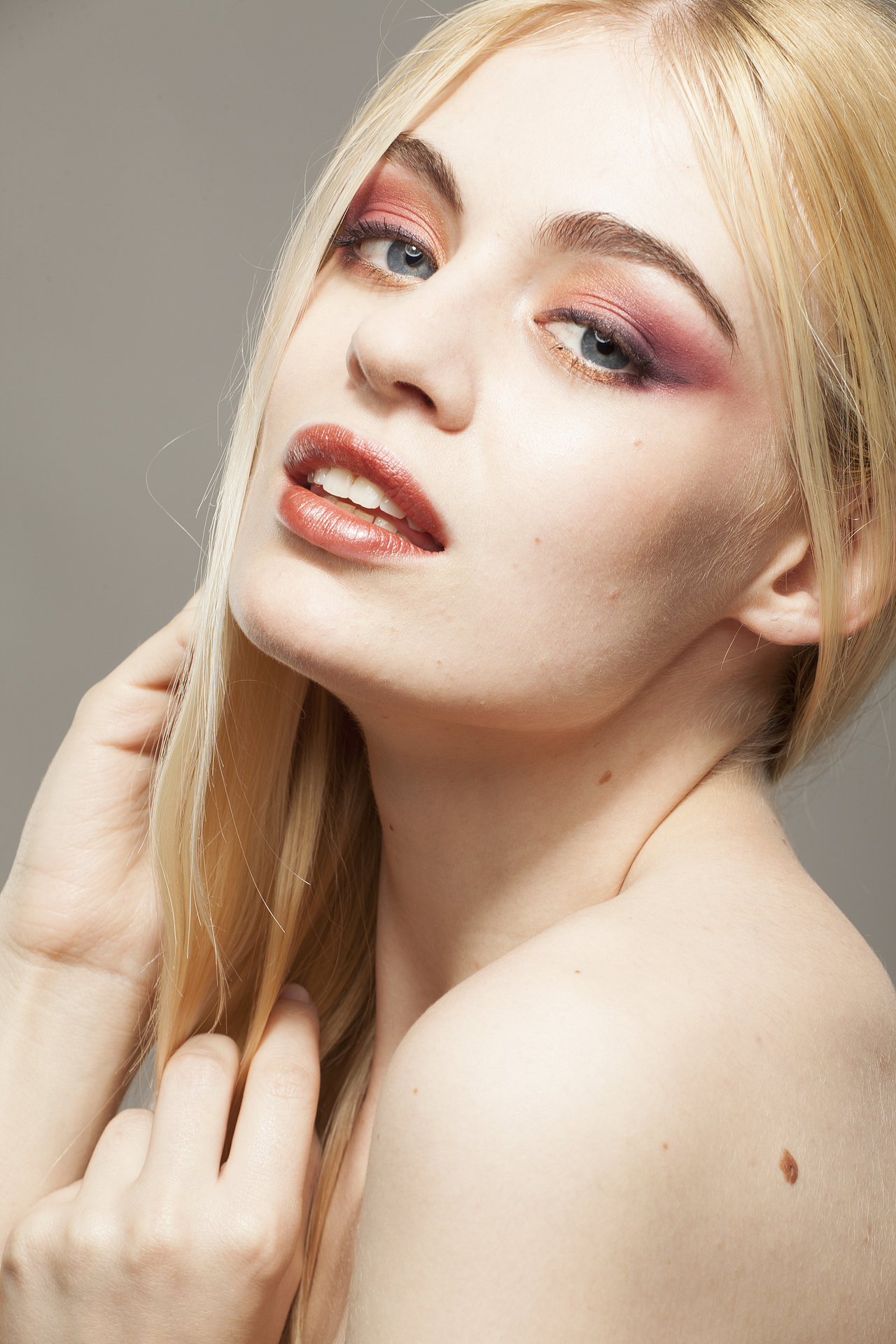 人像精修（图ZMjMwMDQyMjEy） - 修图/后期 - 站酷设计师设计的老涂原创素材 - 站酷ZCOOL