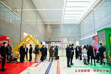 年会红色海报主K+延展