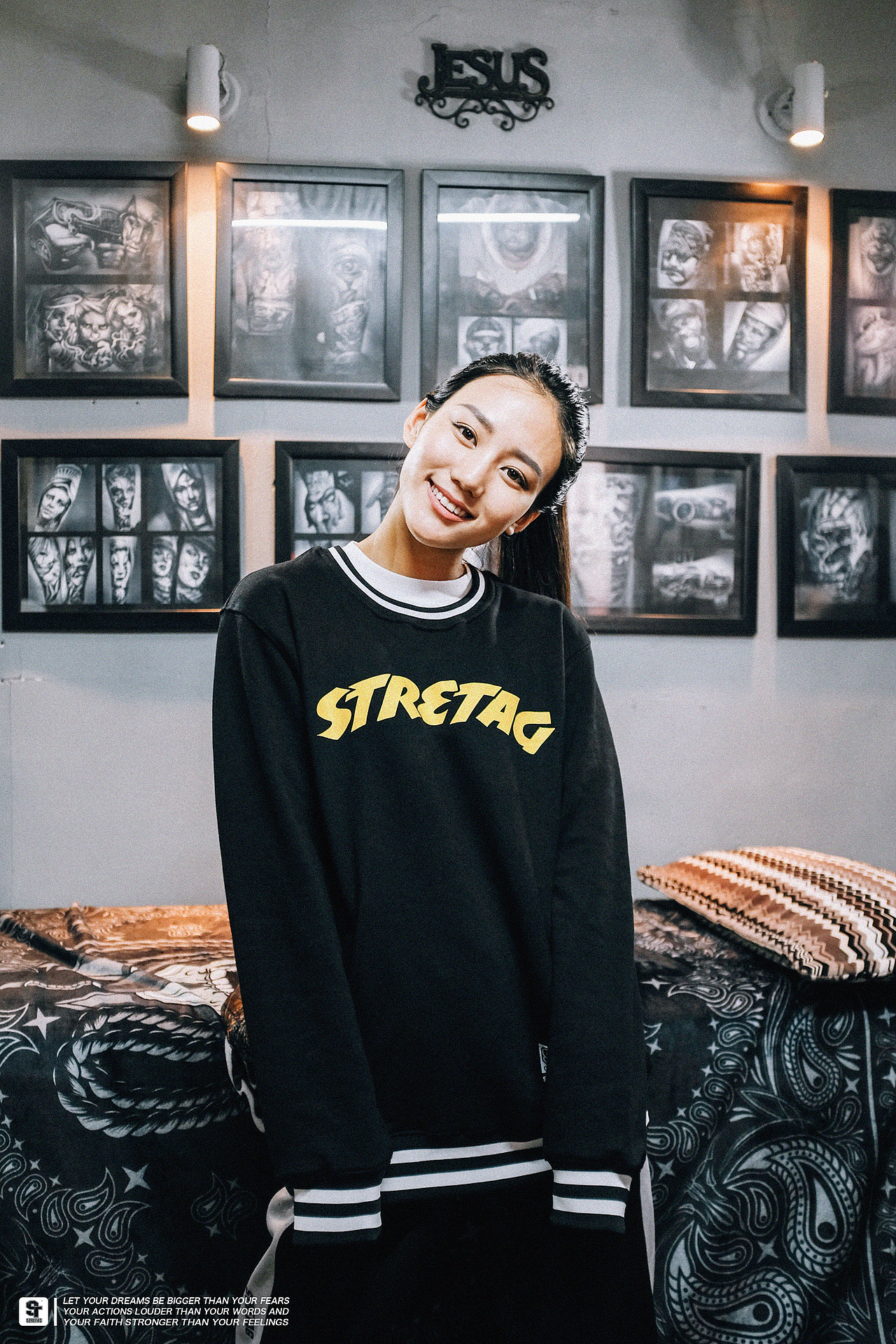 STRETAG初秋新款背后涂鸦适者生存棒球套头宽松卫衣