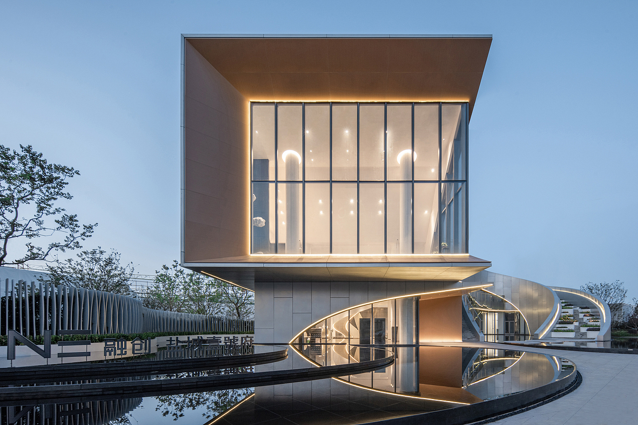 弧形的线条勾勒出空间的层次感与丰富韵律