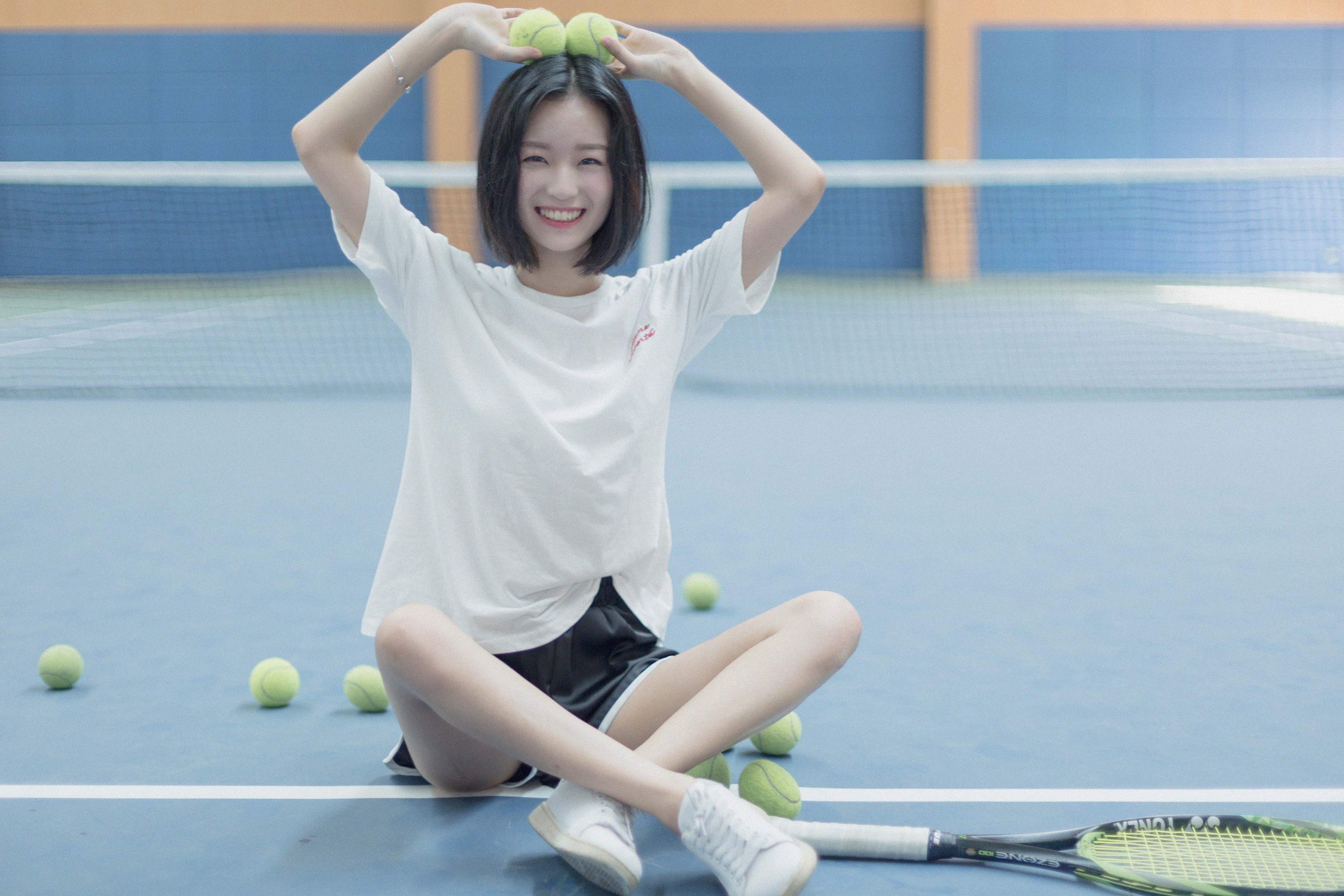 网球少女十四岁图片