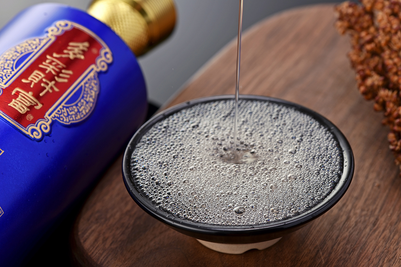多彩财富酒-臻品·臻酿·金典