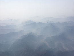 望著藍(lán)天  我與白云肩并肩