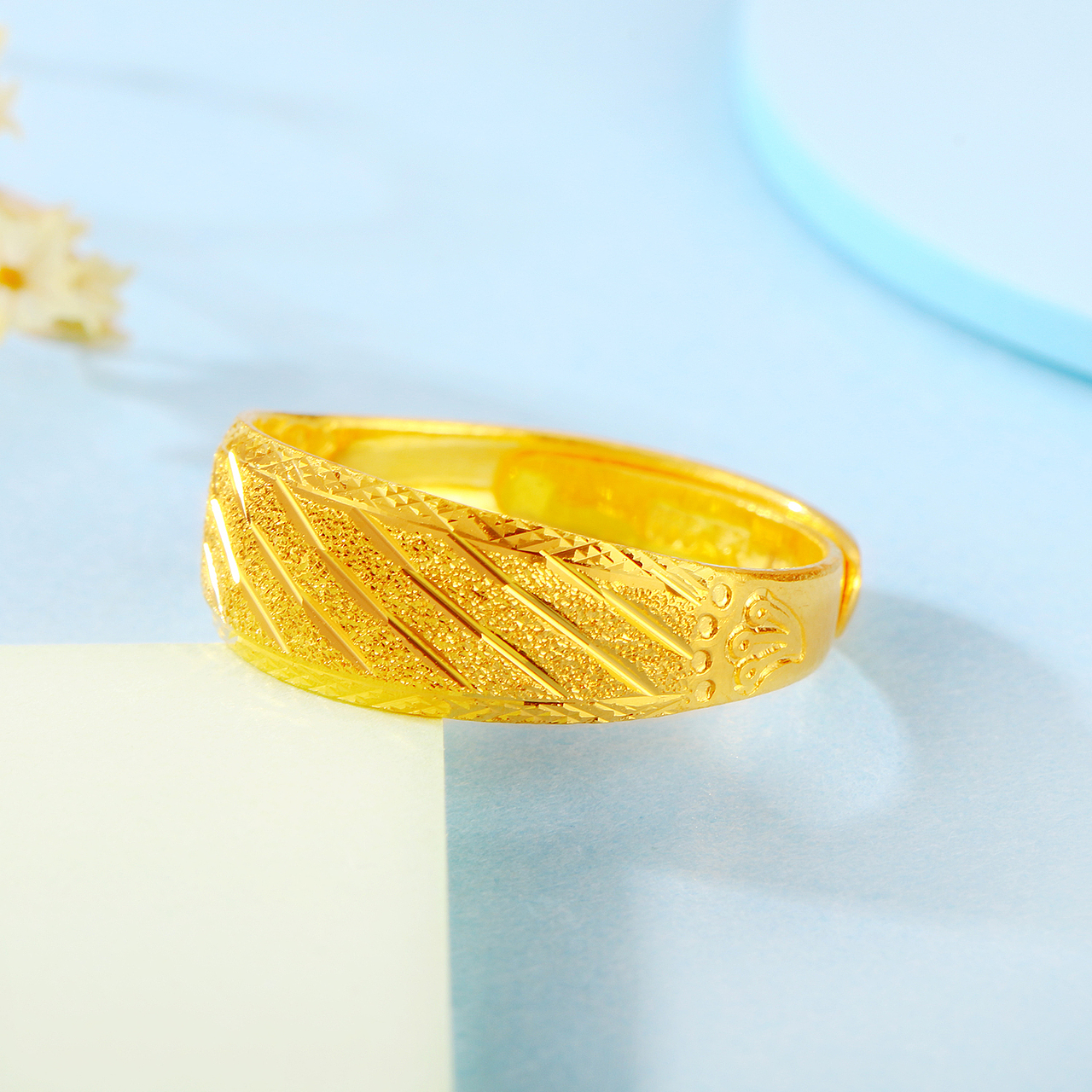 一组马卡龙色系场景足金饰品拍摄