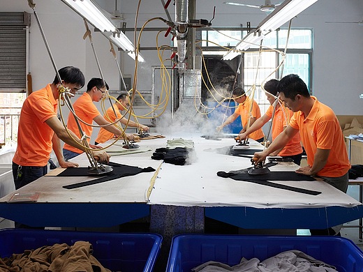 恒伊服饰工厂车间摄影 服装厂环境拍摄 东莞上门