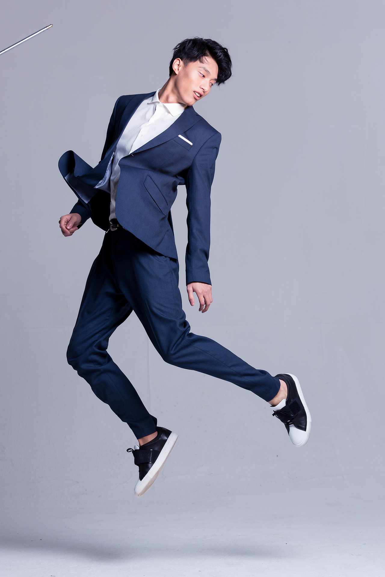 时尚男装杂志拍摄2 | PHOTO BY LOUISE路君（图ZOTc1ODI0NzI=） - 人像摄影 - 站酷设计师luran7原创素材 - 站酷ZCOOL