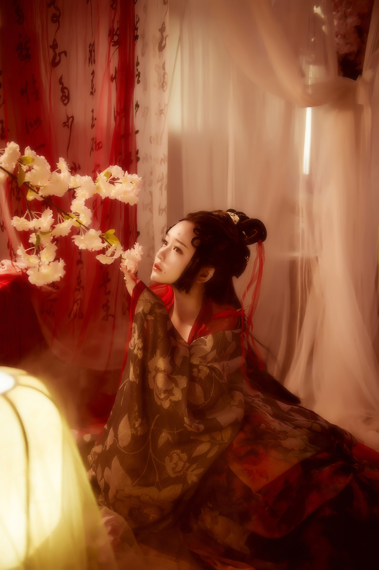 报道金钗坠也,十指露、春笋纤长。 亲曾见,全胜宋玉,想（图ZMTUwNDYzNTg0） - 人像摄影 - 站酷设计师平了个平平平原创素材 - 站酷ZCOOL