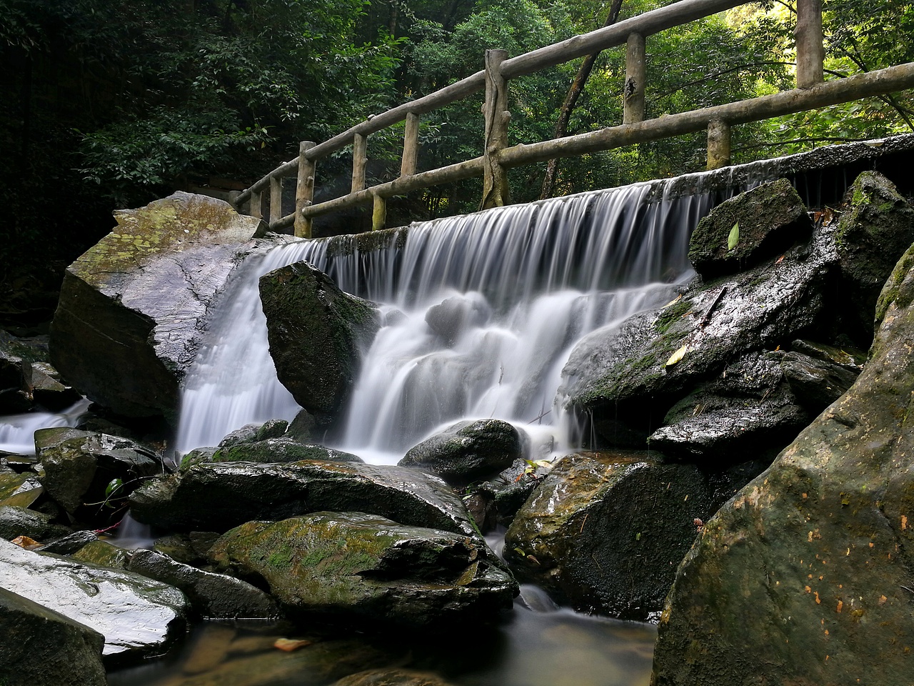 湖光山色——手机慢门摄流水（图ZOTIwNzQ3Njg=） - 风光摄影 - 站酷设计师zqsundy原创素材 - 站酷ZCOOL