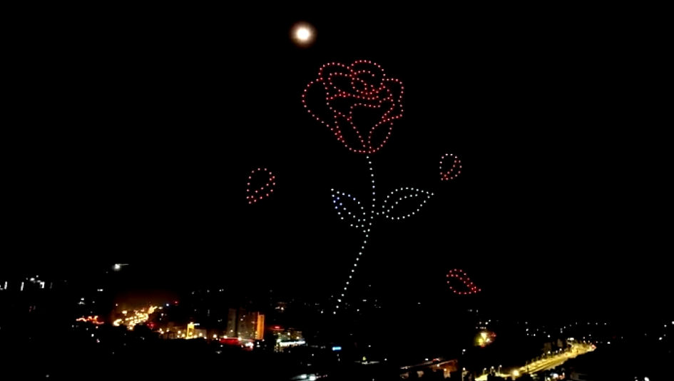 18岁的生日礼物无人机表演祝福灯光秀