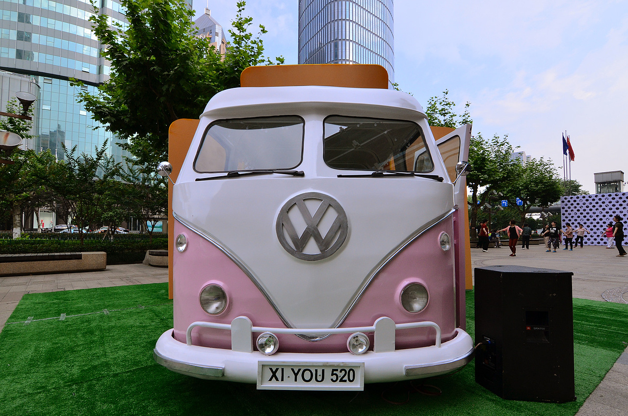 【Pop-up shop】520品牌游击店（图ZODkzNDAzNzI=） - 展陈设计 - 站酷设计师小田仙人原创素材 - 站酷ZCOOL