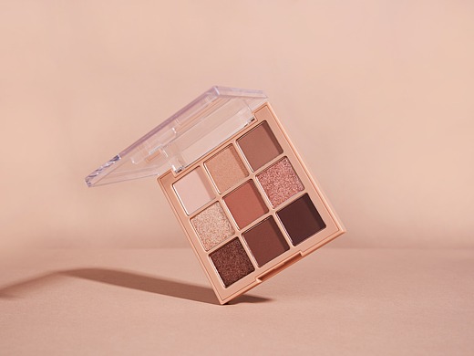 稿c4d建模2年前joind90620平面-包装眼影盘设计3年前xiaonanu10755