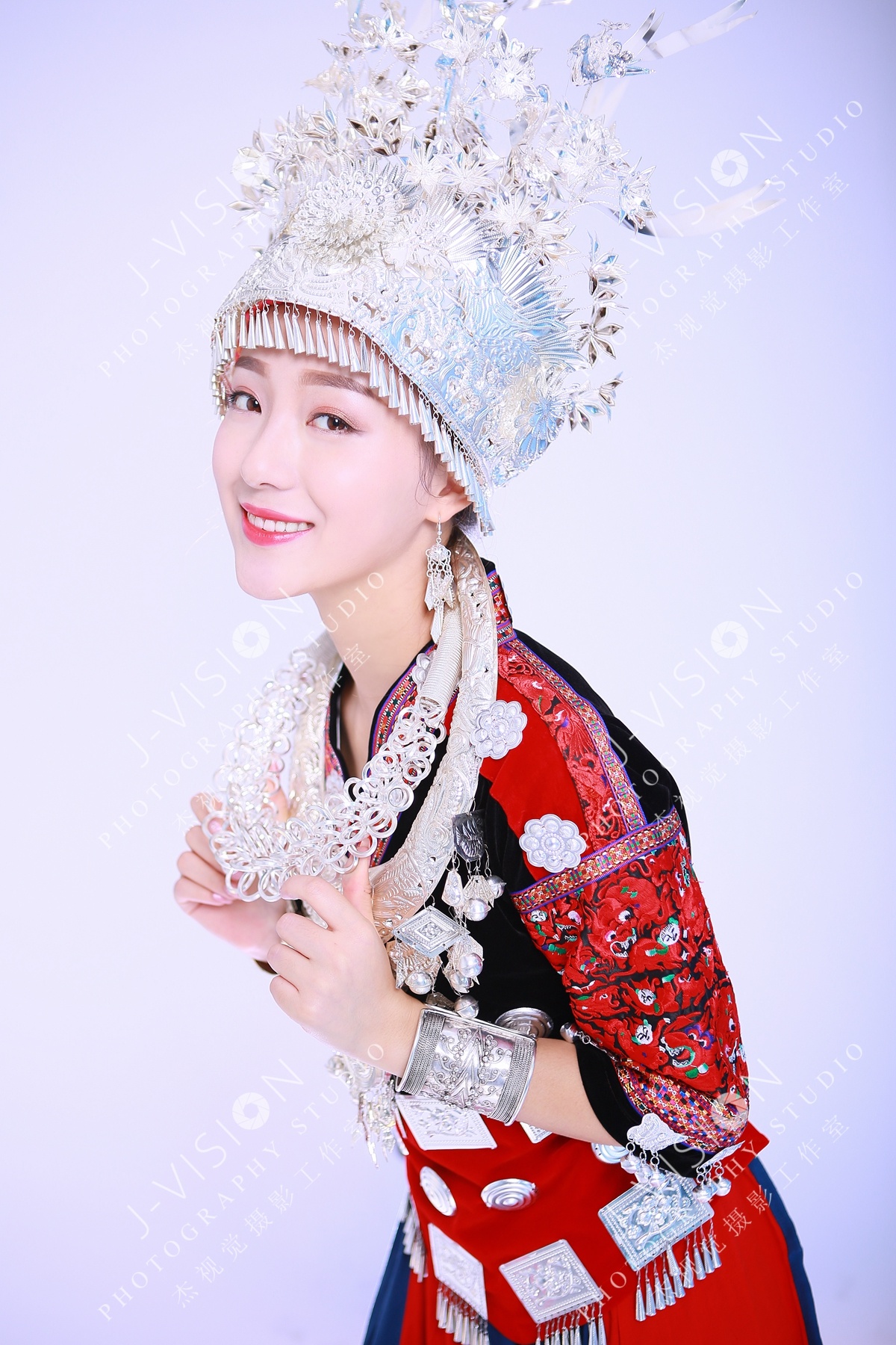 美丽的苗族女孩