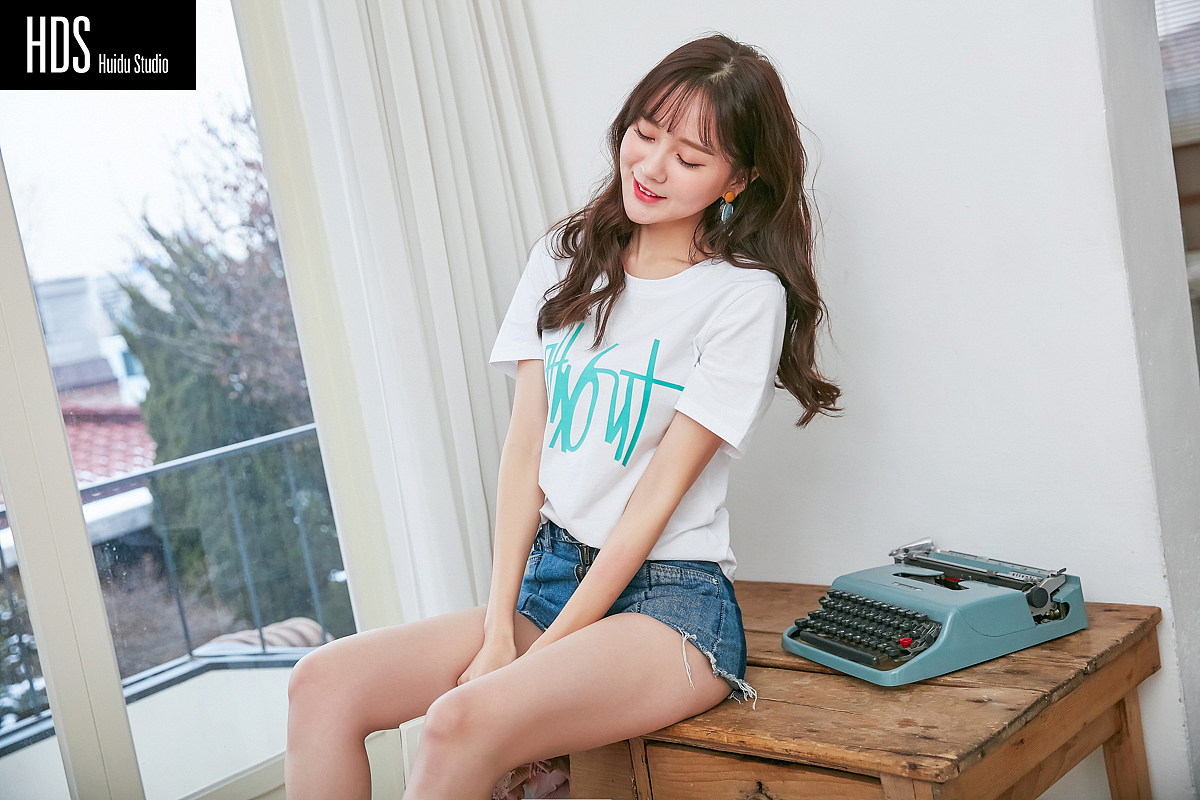 韩国模特韩风女装T恤拍摄