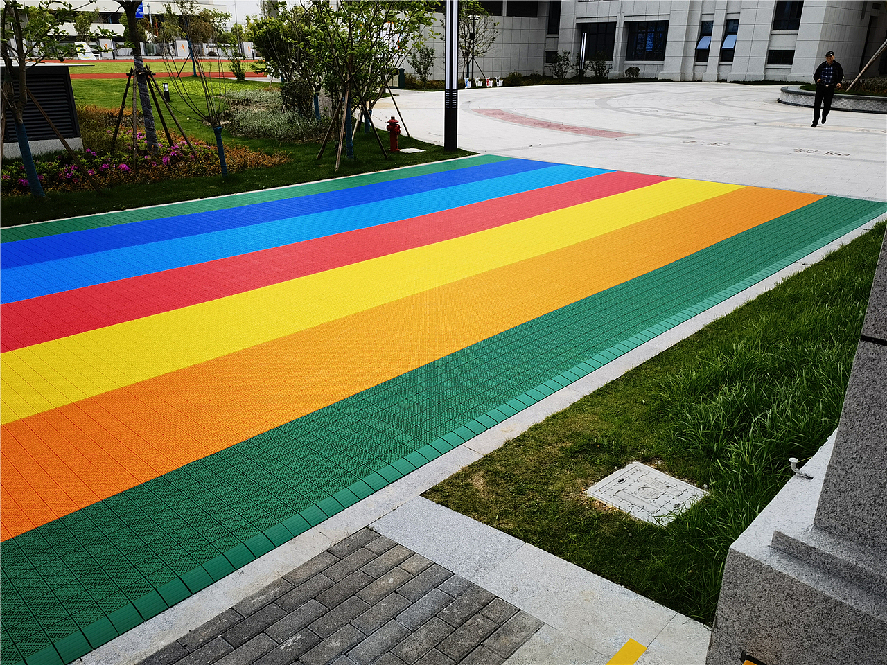 浙江宁波镇海区中心学校-箭湖校区悬浮地板彩虹道