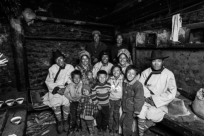 俄亚影像志+部分拍摄花絮（图ZMTAxNDIwMzY=） - 人像摄影 - 站酷设计师fotothink原创素材 - 站酷ZCOOL