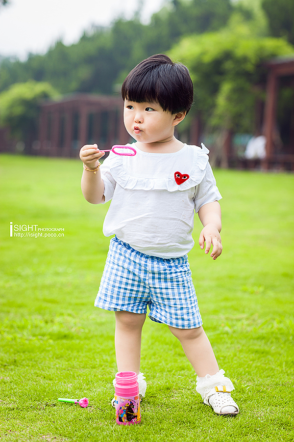 肉嘟嘟的小朋友