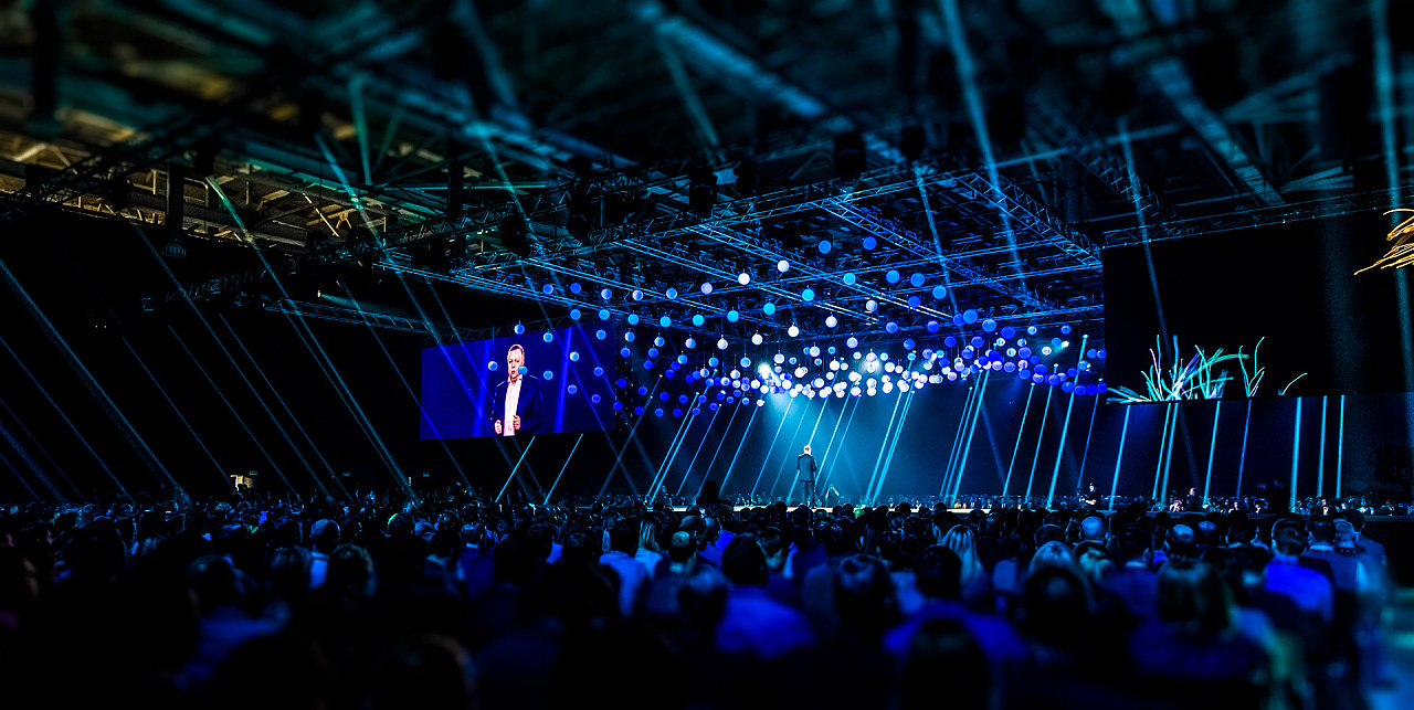 slislide-在做大型发布会时注意几点