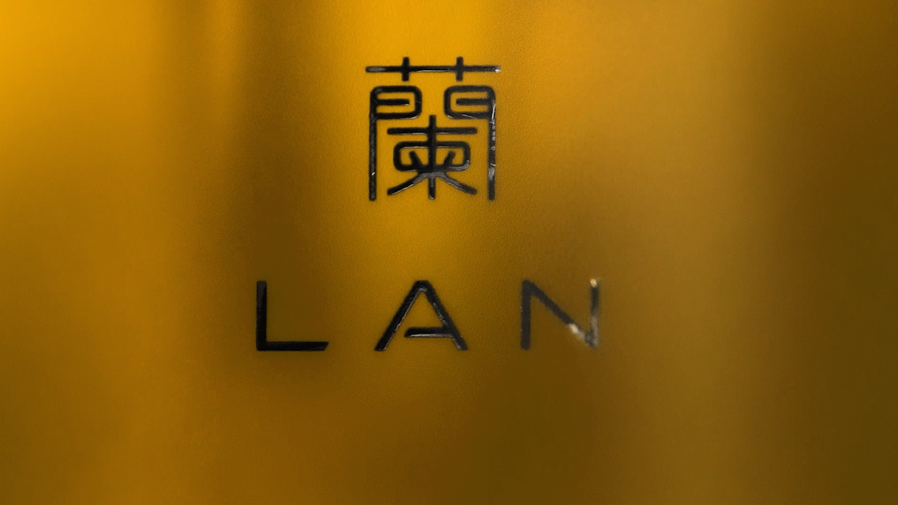 LAN多维莓果精粹美白油 | LAN ✖ 主图视频广告护肤品（图ZMjMxMDM3MDI0） - 短片 - 站酷设计师Eann_原创素材 - 站酷ZCOOL