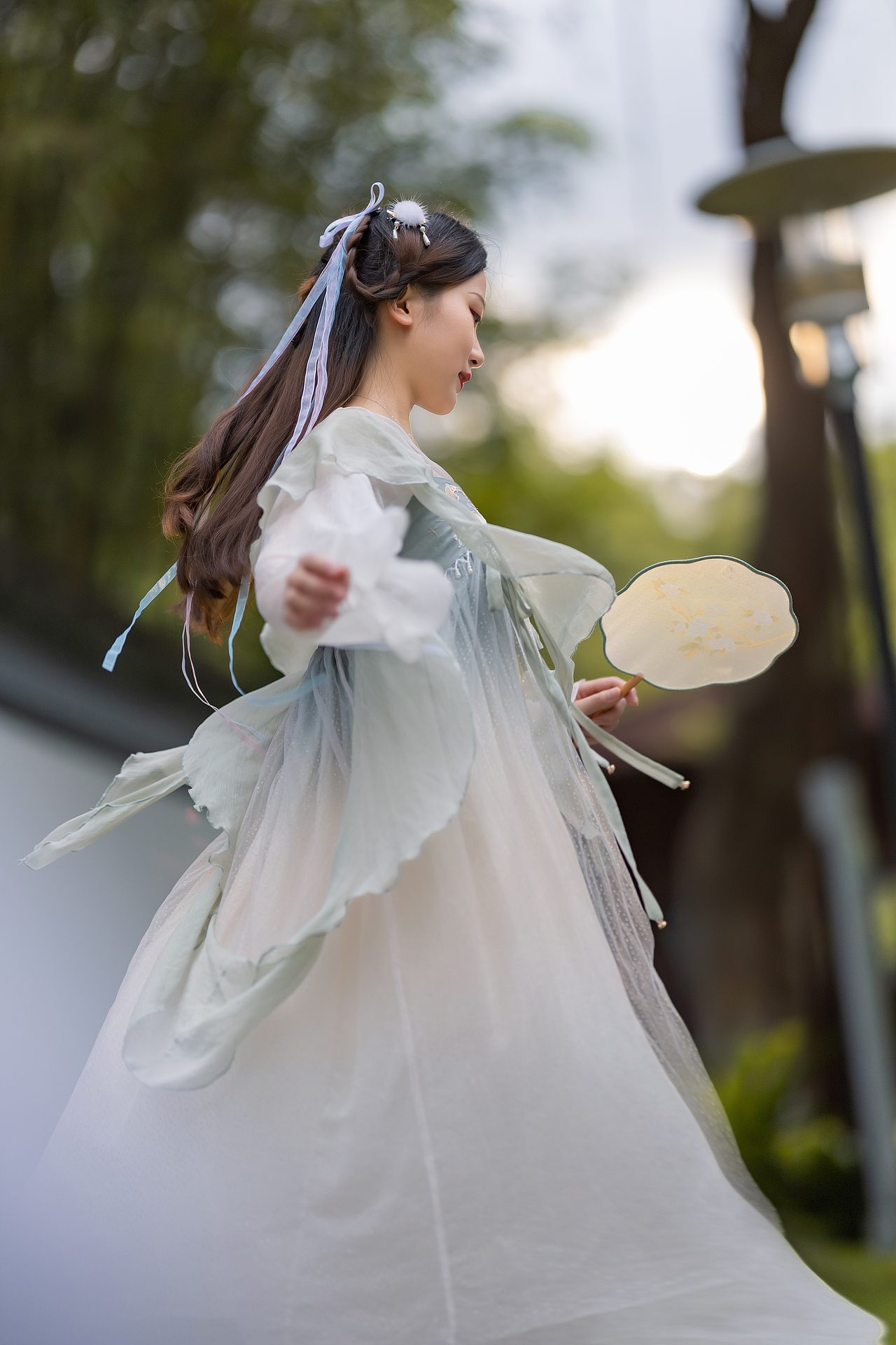 提及年少一词，当与忧愁相斥~ | 汉服拍摄（图ZMjY1MzczMzI0） - 人像摄影 - 站酷设计师阿Q正在转原创素材 - 站酷ZCOOL