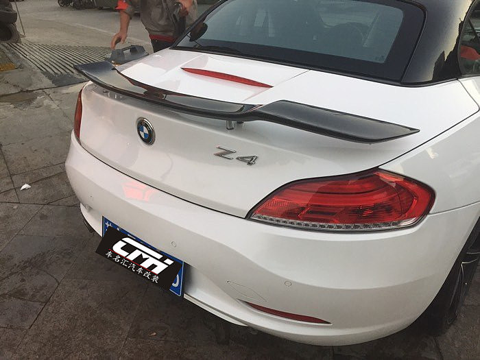 宝马z4改装狼炎扰流尾翼定风尾箱盖包围保险杠轮眉