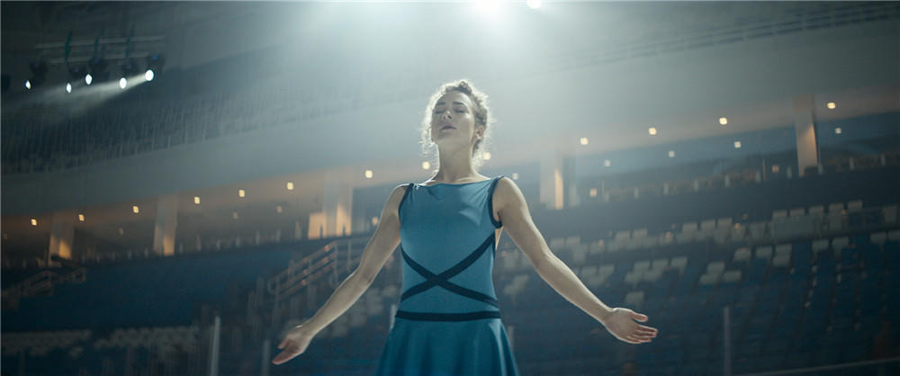 电影《花滑女王》中国版海报