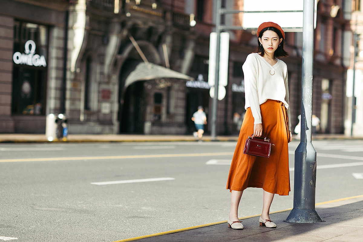 中国女模外景服装拍摄网店拍照外滩实景（图ZMTIyMTkwMjA0） - 产品摄影 - 站酷设计师影际摄影原创素材 - 站酷ZCOOL