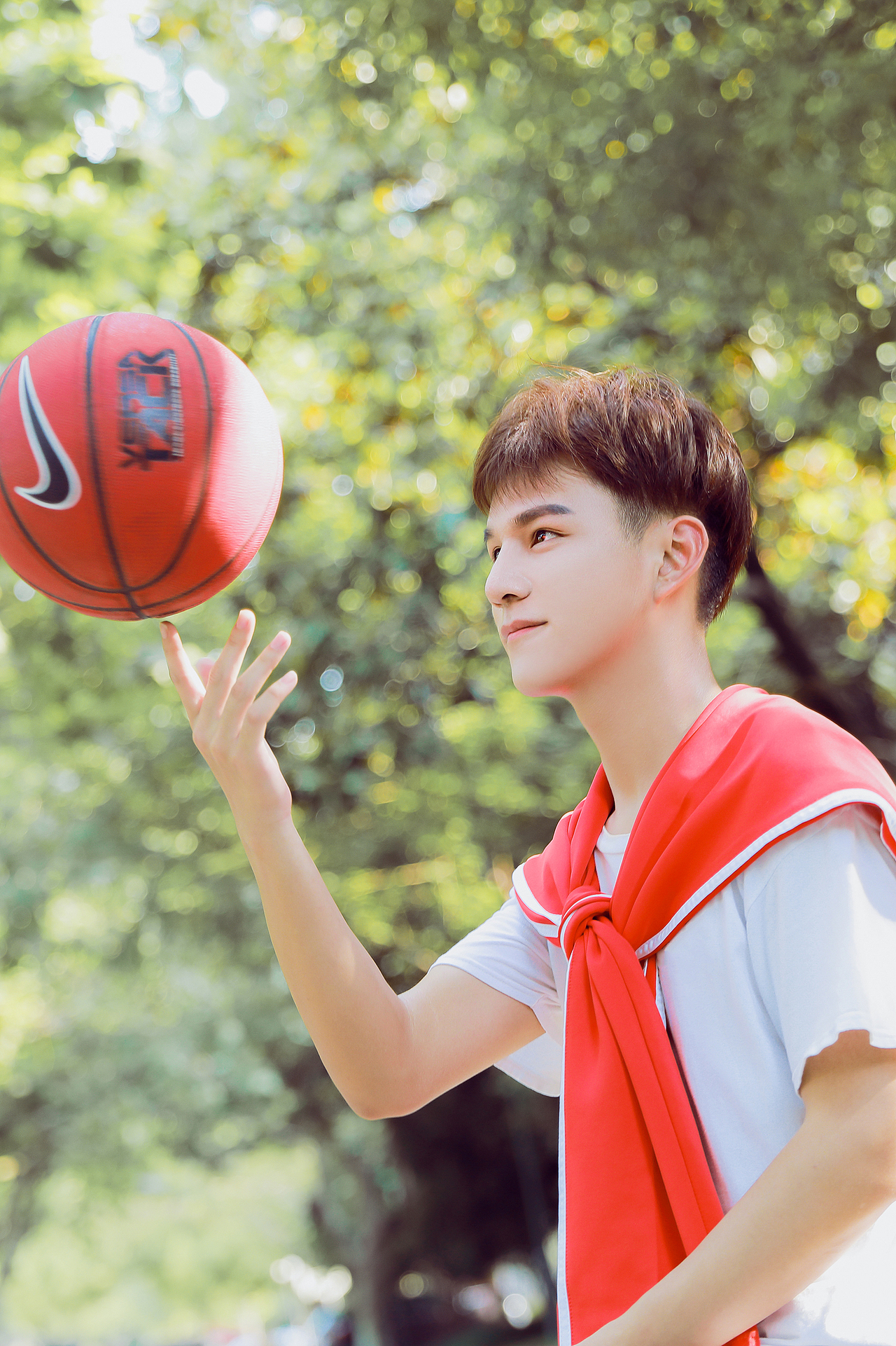 「阳光下的你」