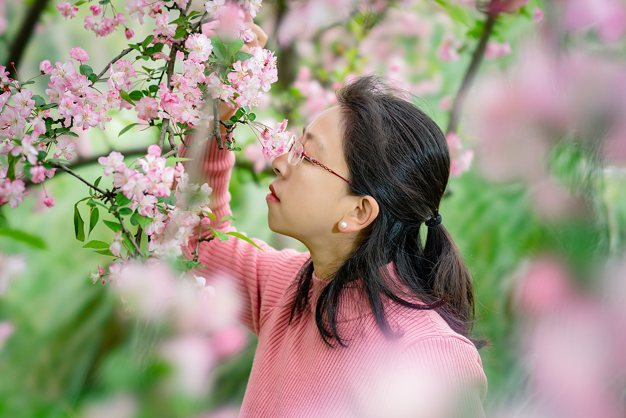 陶醉在春天的花花世界里（图ZMTUzNTQ5MDc2） - 人像摄影 - 站酷设计师迪克高原创素材 - 站酷ZCOOL