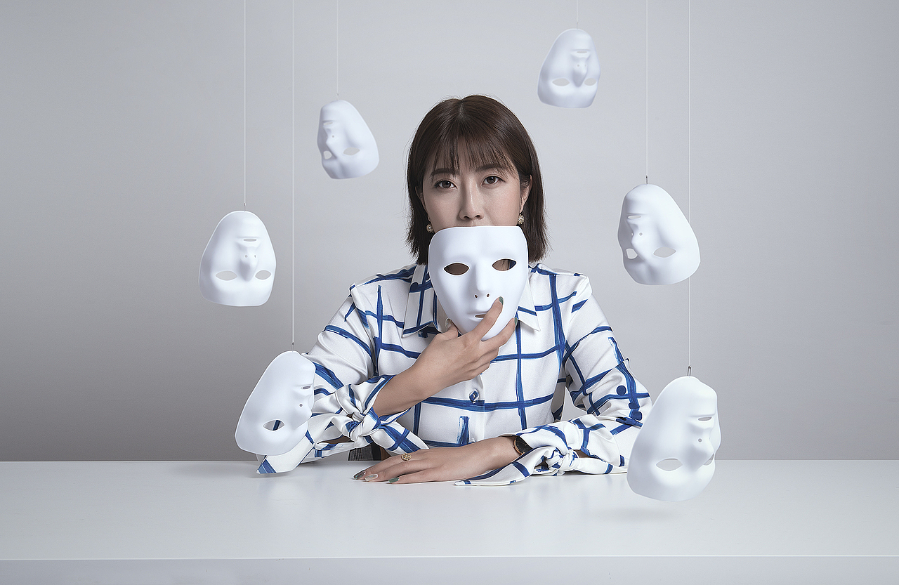 选择不同的面具去应对不同的人?