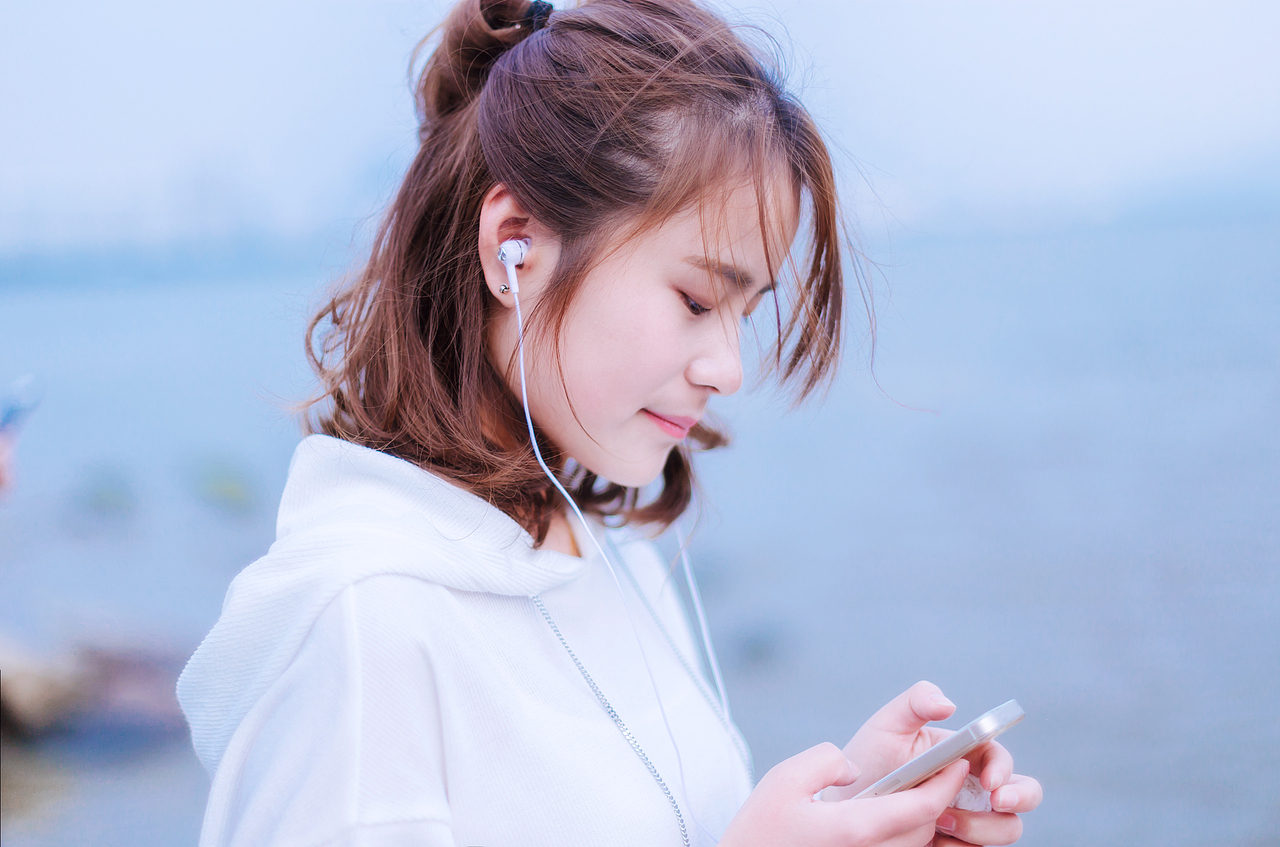 海边的白衣少女（图ZODU1MjYyMDA=） - 人像摄影 - 站酷设计师天一寨主原创素材 - 站酷ZCOOL