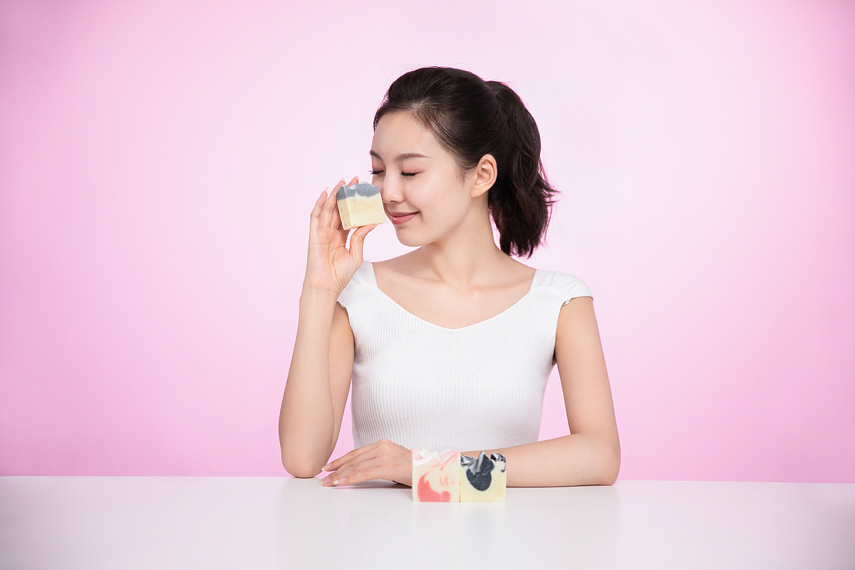 洗脸皂 模特拍摄（图ZMjAzNTA2MDc2） - 人像摄影 - 站酷设计师电商视觉服务商原创素材 - 站酷ZCOOL
