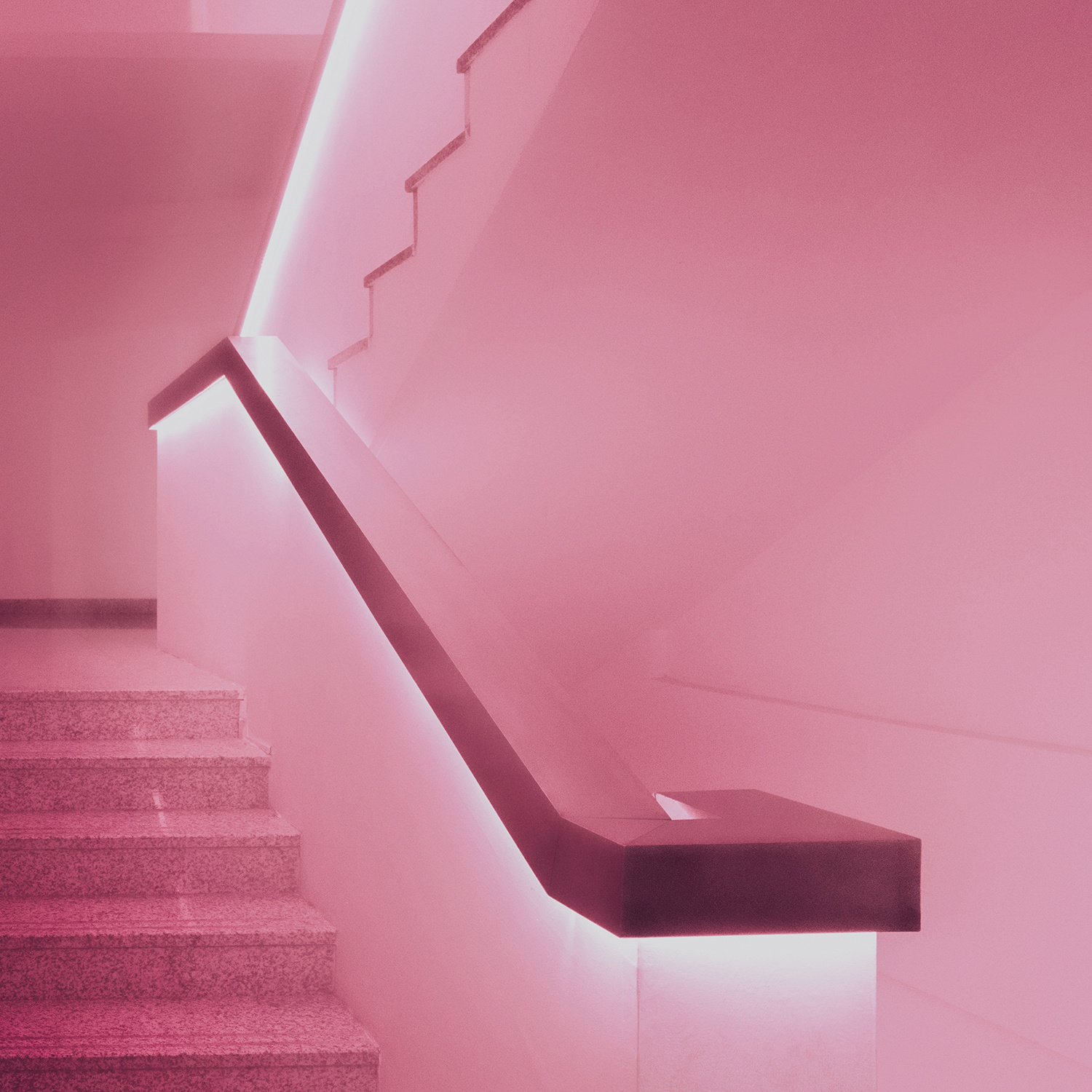 应该是走在了通往粉色天堂的楼梯上