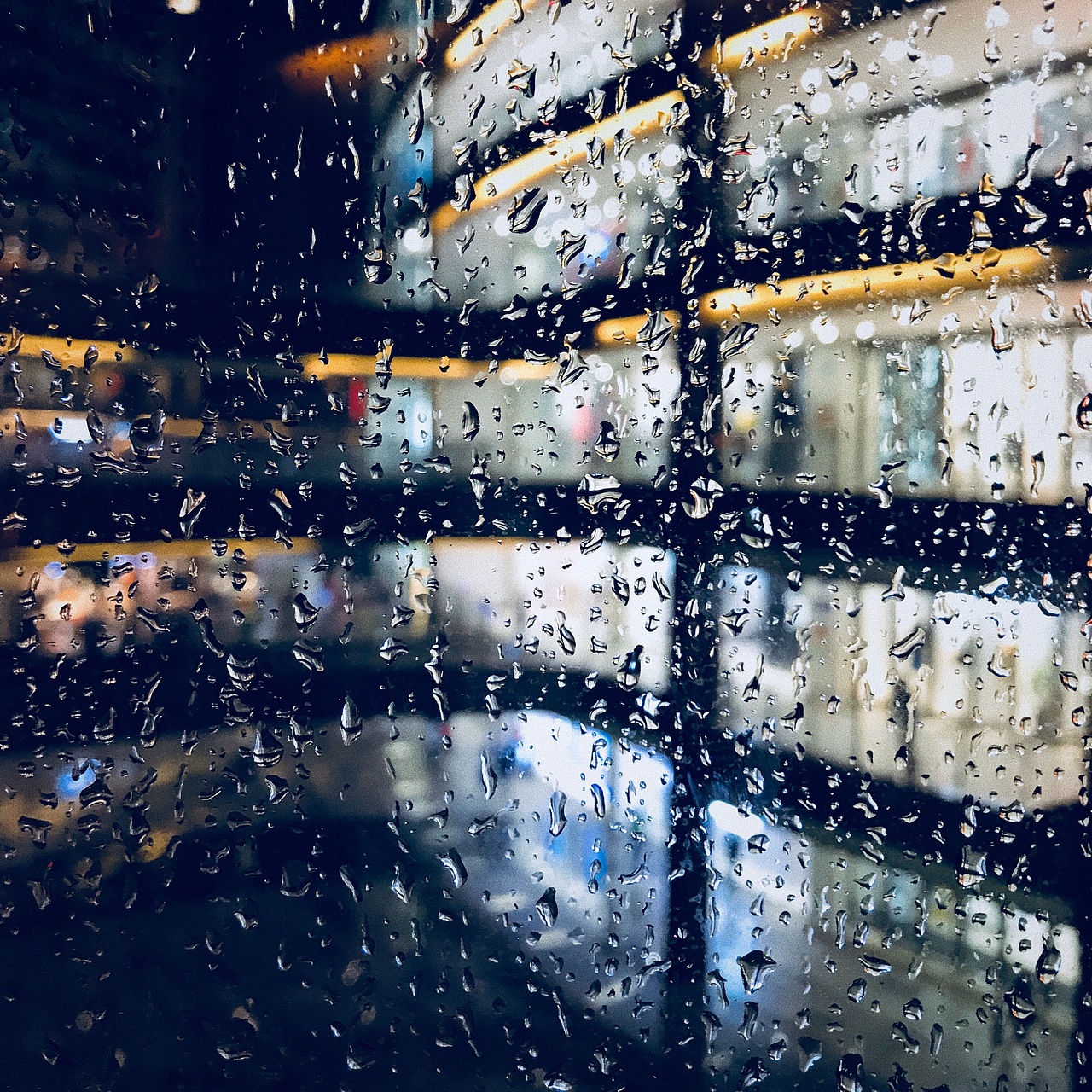 雨中夜（图ZMTEzNzUzMjAw） - 人文/纪实摄影 - 站酷设计师吴翘翘原创素材 - 站酷ZCOOL