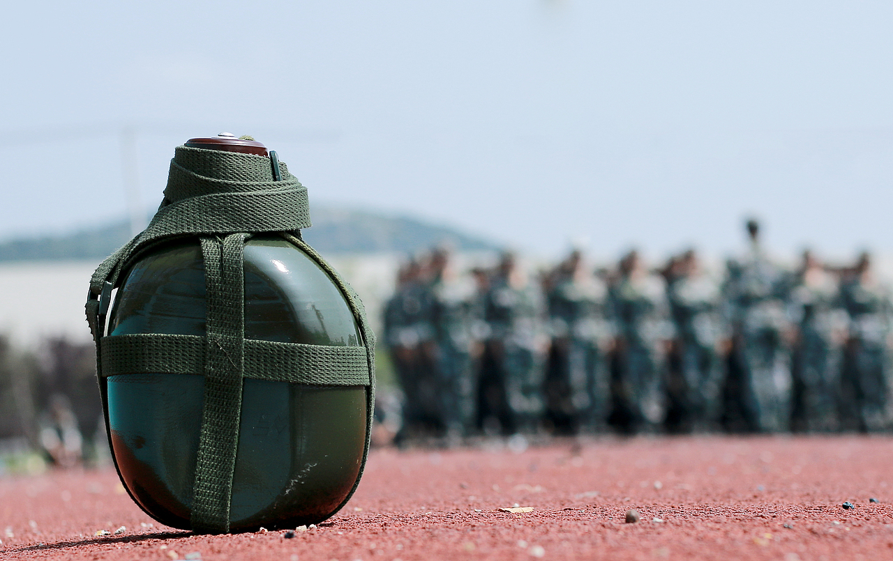 热血青春之军训（女生方队）（图ZMTI0OTU2MjY0） - 人文/纪实摄影 - 站酷设计师莞尔ERXIAO原创素材 - 站酷ZCOOL