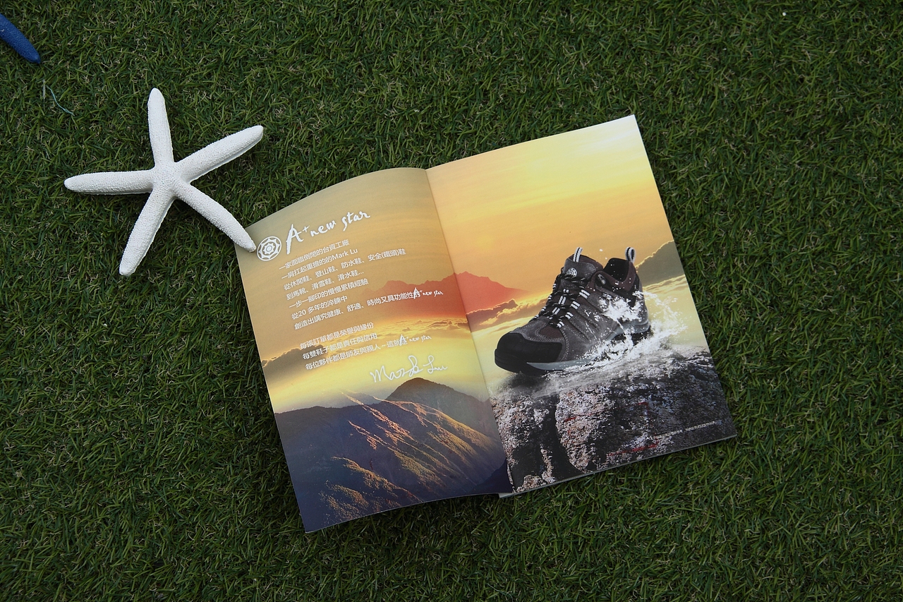 休闲鞋画册设计[原创作品]（图ZMjc1NDM5ODY4） - 书籍/画册 - 站酷设计师karin_薛薛原创素材 - 站酷ZCOOL