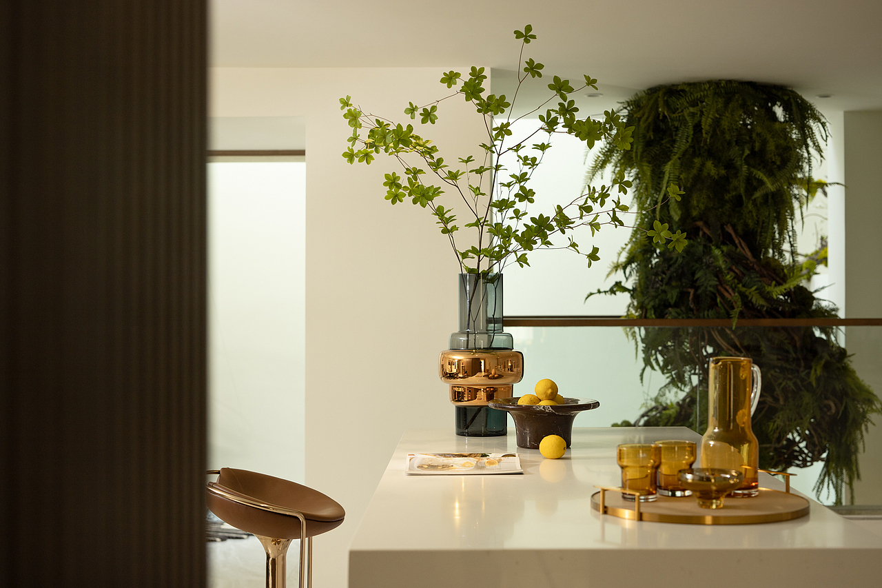 开放式的享用区,也是主人的会客空间,盛情邀请,举杯欢聚,好客之道,正在“棋”中!