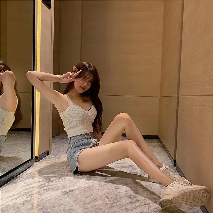 模特嘉嘉 女装牛仔裤拍摄 阔腿裤拍摄魔术裤酒店风摄影（图ZMTg2MTc0ODQ4） - 休闲/流行服饰 - 站酷设计师北斗摄影原创素材 - 站酷ZCOOL