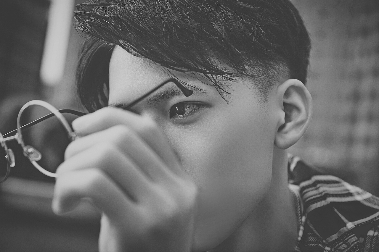 一个刚刚成年的朋友~