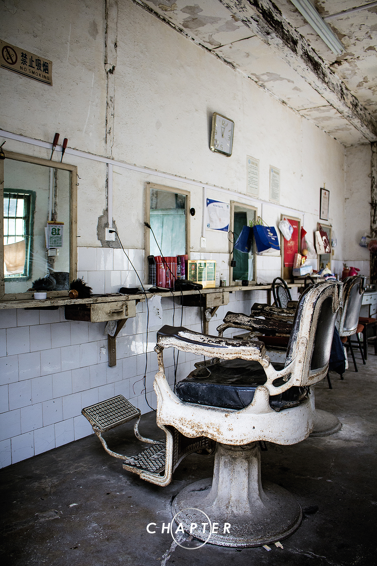 【CHAPTER】蘇州光福老街，一把60歲的理發(fā)椅。（圖ZNzcyMTAxNzY=） - 人文/紀(jì)實(shí)攝影 - 站酷設(shè)計(jì)師三千越甲原創(chuàng)素材 - 站酷ZCOOL