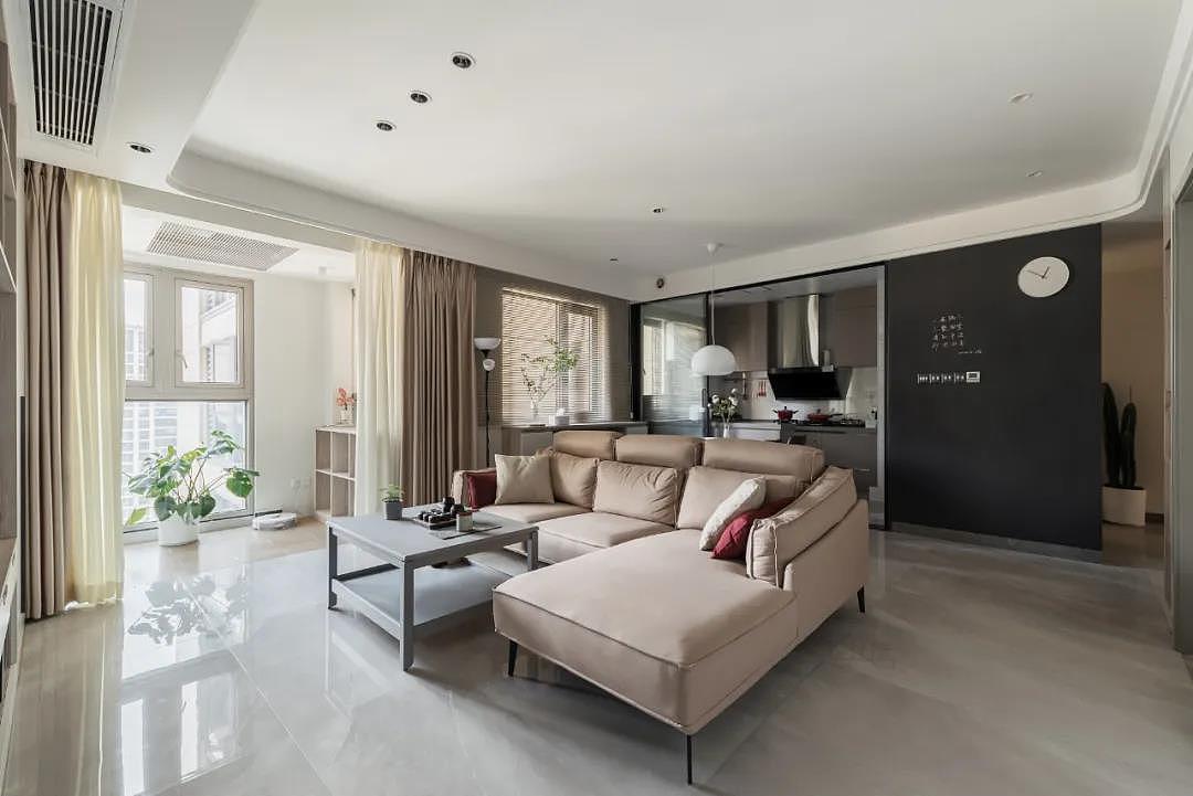 109㎡现代简约风格新房装修,阳台纳入客厅